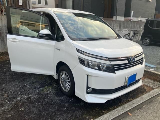 TOYOTA VOXY HYBRID 2015