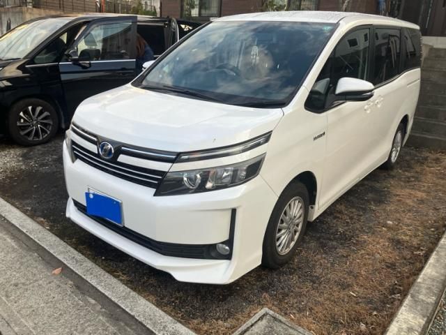 TOYOTA VOXY HYBRID 2015
