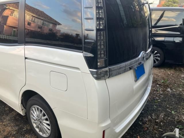 TOYOTA VOXY HYBRID 2015