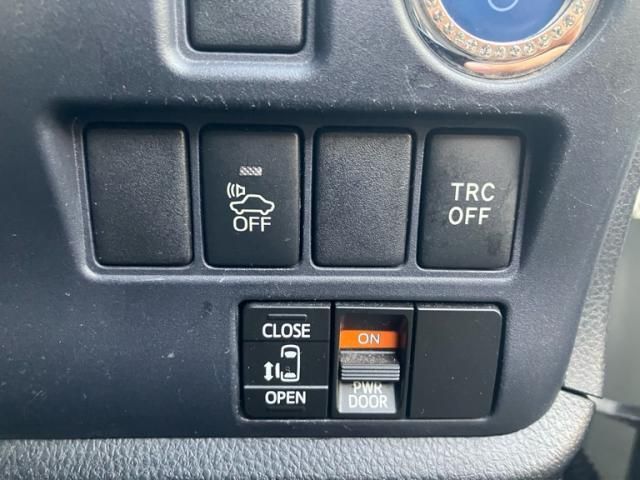 TOYOTA VOXY HYBRID 2015