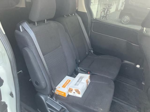 TOYOTA VOXY HYBRID 2015