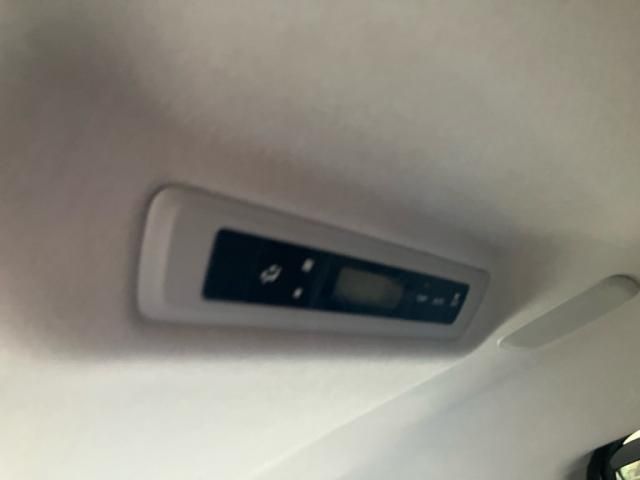 TOYOTA VOXY HYBRID 2015