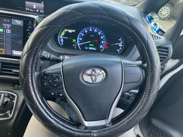 TOYOTA VOXY HYBRID 2015