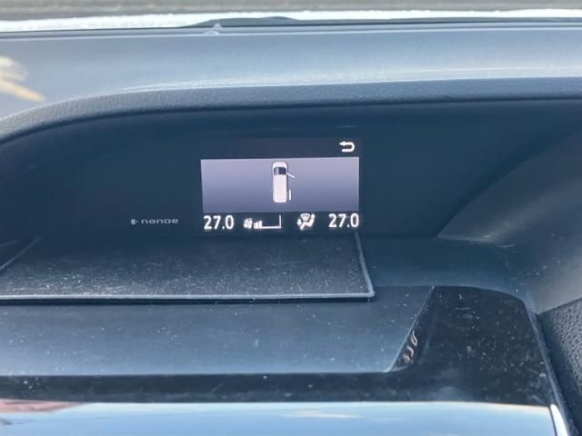 TOYOTA VOXY HYBRID 2015