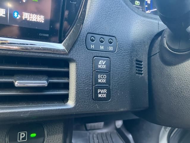 TOYOTA VOXY HYBRID 2015