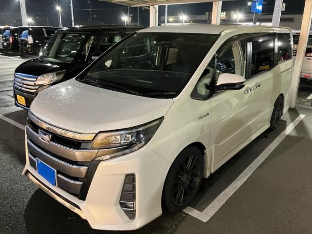 TOYOTA NOAH HYBRID 2017