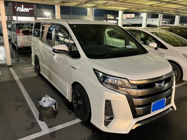 TOYOTA NOAH HYBRID 2017