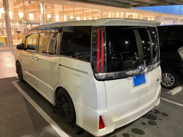TOYOTA NOAH HYBRID 2017