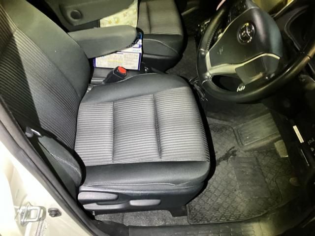 TOYOTA NOAH HYBRID 2017