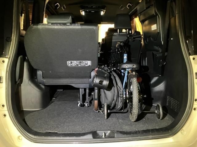 TOYOTA NOAH HYBRID 2017