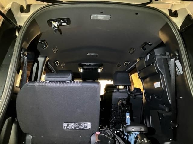 TOYOTA NOAH HYBRID 2017