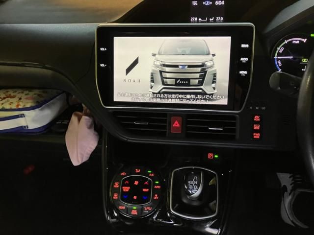 TOYOTA NOAH HYBRID 2017