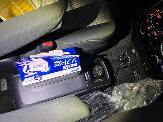 TOYOTA NOAH HYBRID 2017