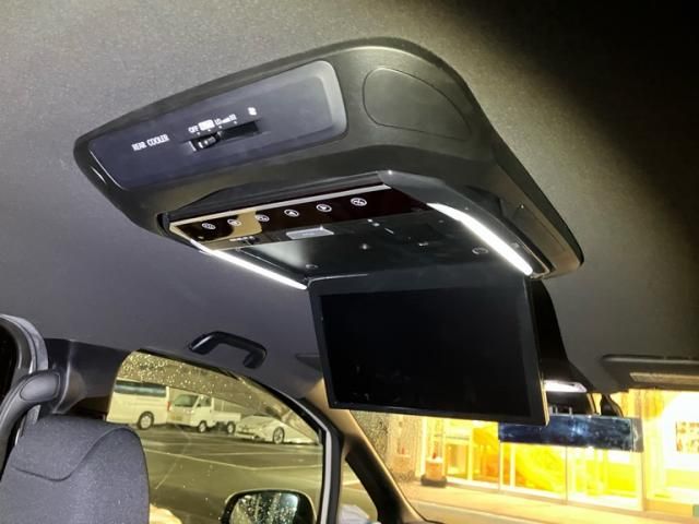 TOYOTA NOAH HYBRID 2017