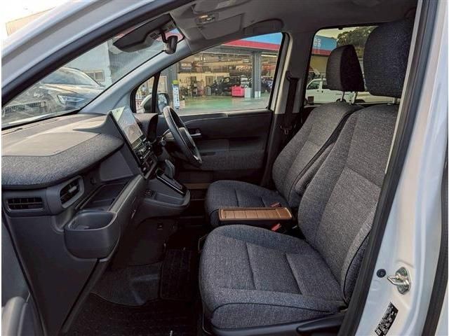 TOYOTA SIENTA HYBRID 2023