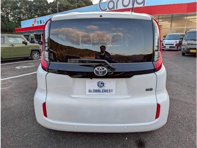 TOYOTA SIENTA HYBRID 2023