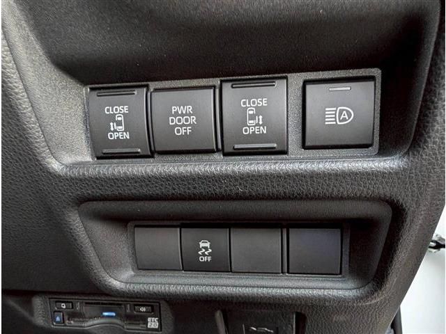 TOYOTA SIENTA HYBRID 2023