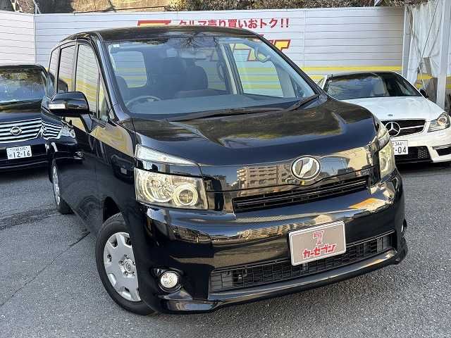 TOYOTA VOXY 2009