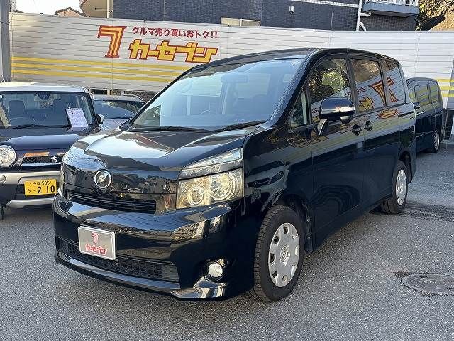 TOYOTA VOXY 2009