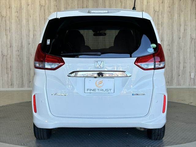 HONDA FREED HYBRID 2017