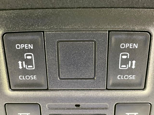 TOYOTA NOAH HYBRID 2022