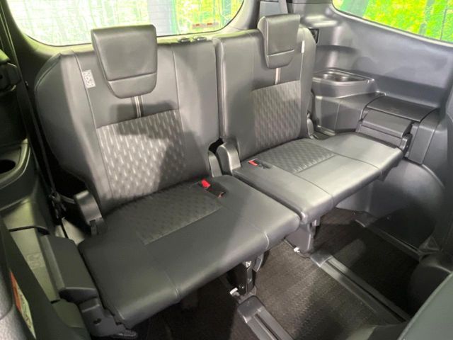 TOYOTA NOAH HYBRID 2022