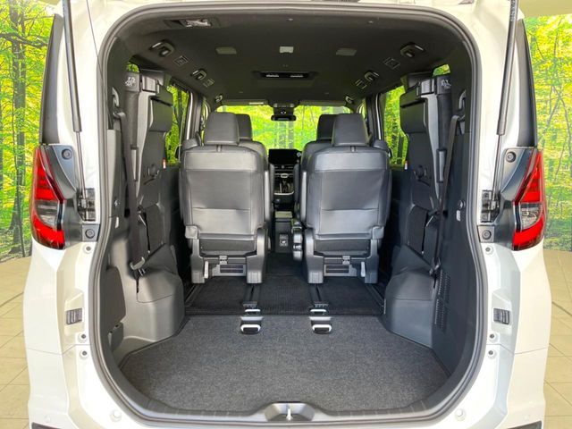 TOYOTA NOAH HYBRID 2022