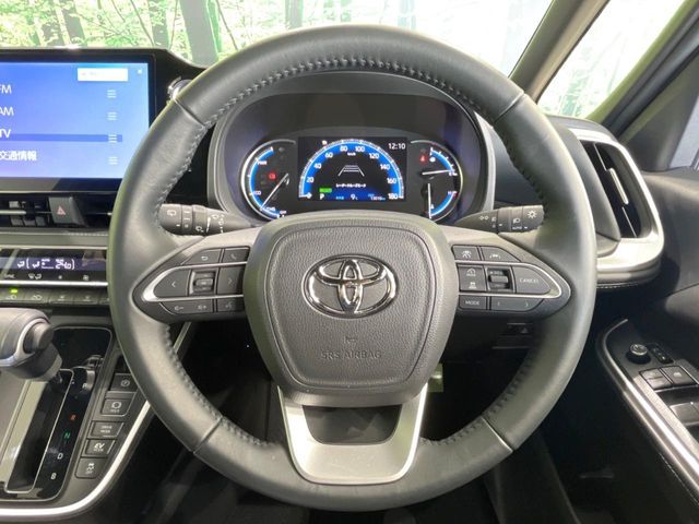 TOYOTA NOAH HYBRID 2022