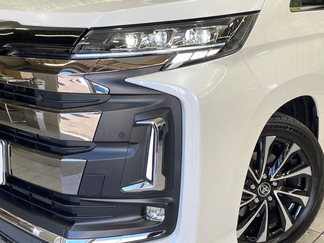 TOYOTA NOAH HYBRID 2022