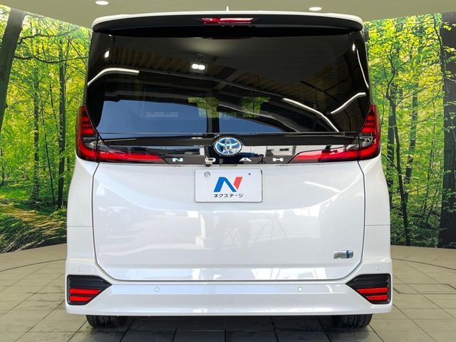 TOYOTA NOAH HYBRID 2022