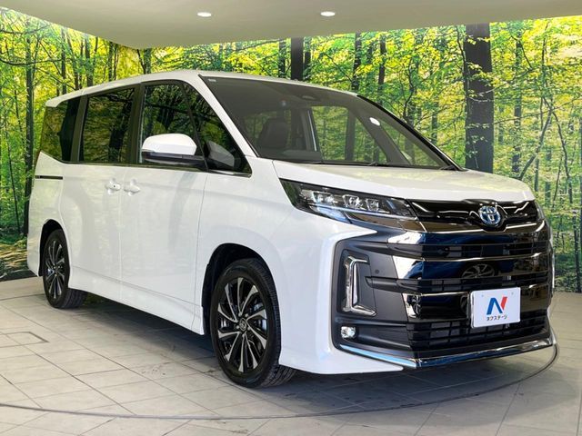 TOYOTA NOAH HYBRID 2022