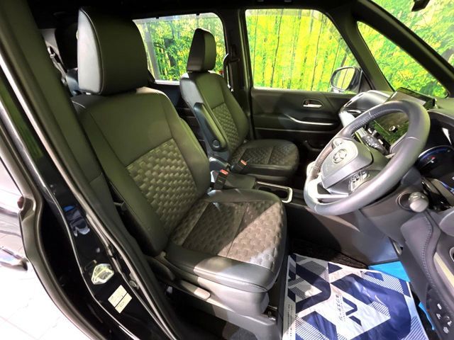 TOYOTA VOXY HYBRID 2023