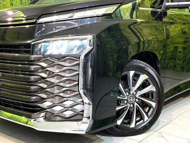 TOYOTA VOXY HYBRID 2023