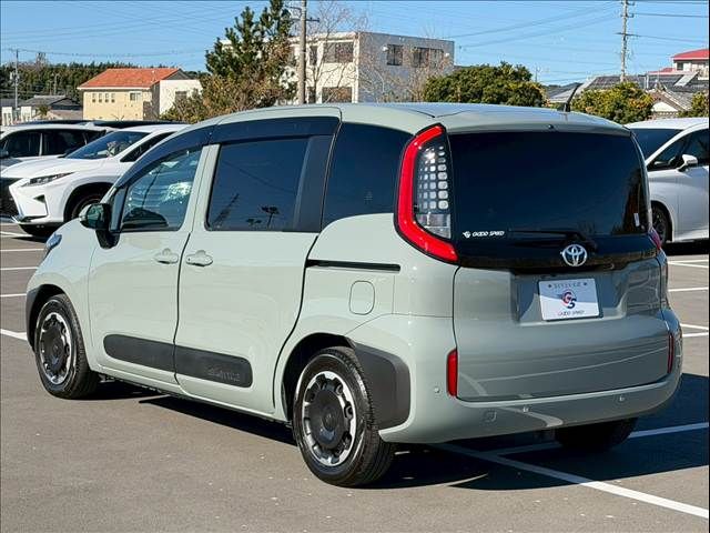 TOYOTA SIENTA HYBRID 2022