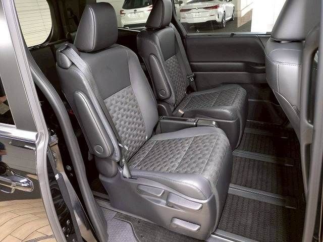 TOYOTA VOXY HYBRID 2023