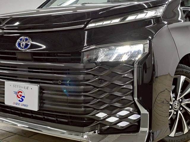 TOYOTA VOXY HYBRID 2023