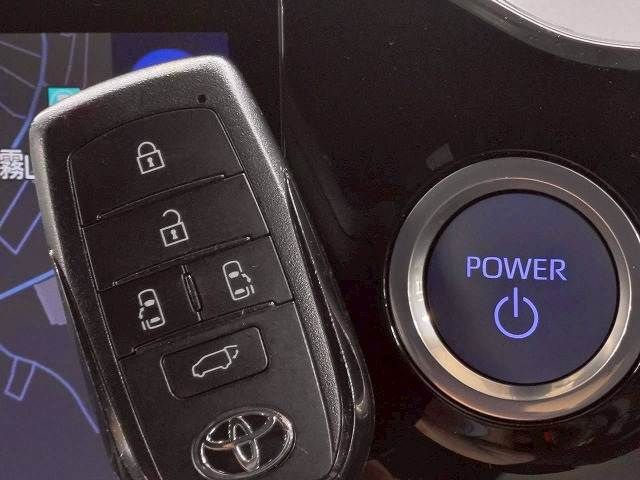 TOYOTA VOXY HYBRID 2023