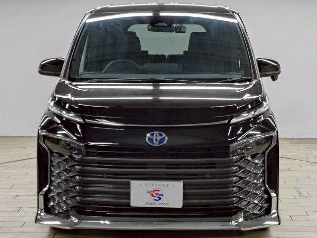 TOYOTA VOXY HYBRID 2023