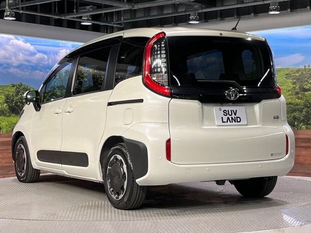 TOYOTA SIENTA HYBRID 2023
