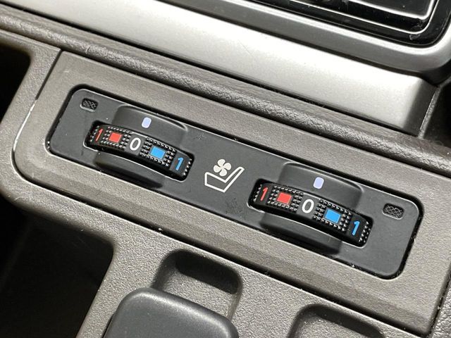 TOYOTA LANDCRUISER PRADO 2023