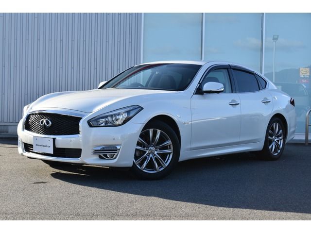 NISSAN FUGA HYBRID 2017