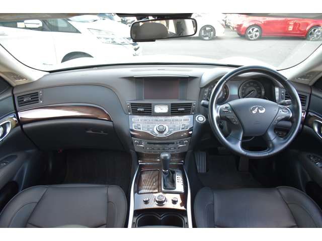 NISSAN FUGA HYBRID 2017