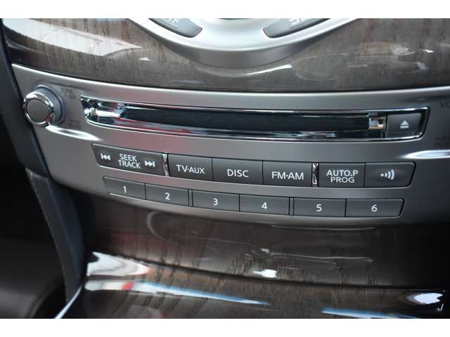 NISSAN FUGA HYBRID 2017