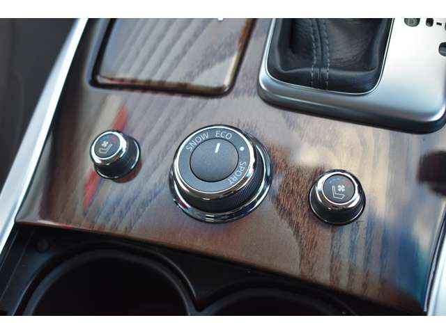 NISSAN FUGA HYBRID 2017