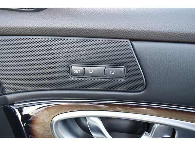 NISSAN FUGA HYBRID 2017