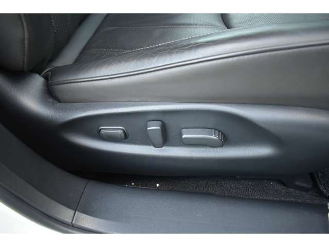 NISSAN FUGA HYBRID 2017