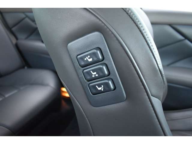 NISSAN FUGA HYBRID 2017