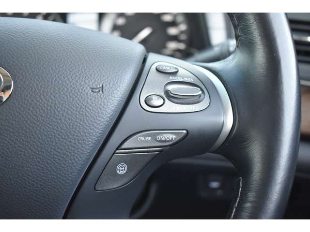 NISSAN FUGA HYBRID 2017