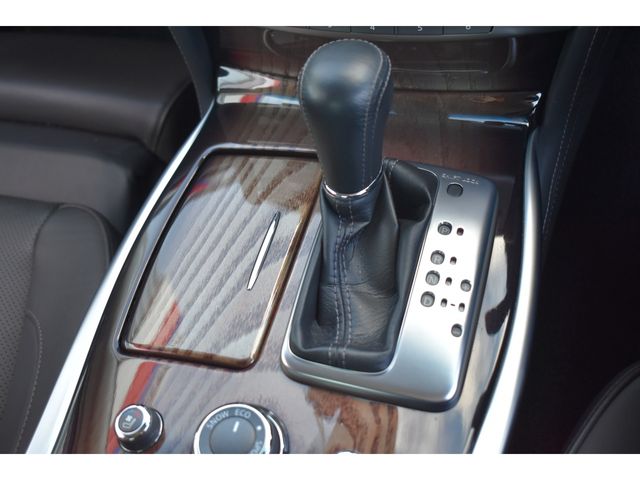 NISSAN FUGA HYBRID 2017