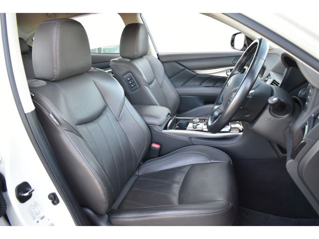 NISSAN FUGA HYBRID 2017